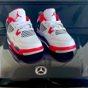 8c Jordan Retro 4